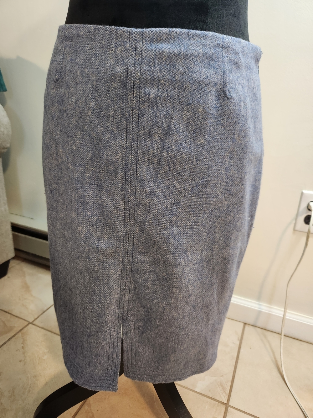 Banana Republic, Size 0. Tailored Heathered Blue Pencil Skirt